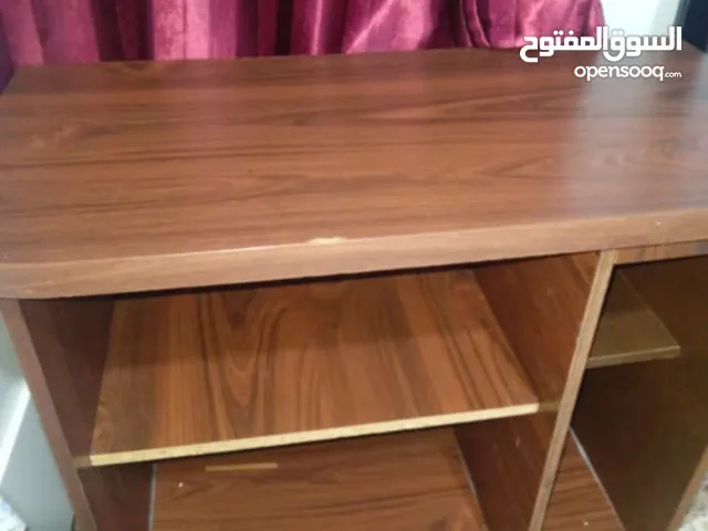 6 دروج بلاستيك مقوى ملونه تناسب جميع الاستخدامات جوده عاليه + طاوله خشبيه بنيه مثاليه لعمل