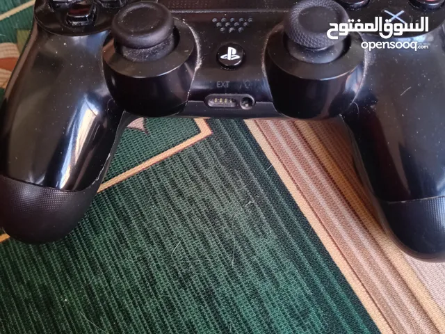 مجموعة ايادي بلايستيشن فور اصليه مستخدمه اصليه بالكامل و صالحه و شغاله من اي خلل ممكن قابل للتفاوض