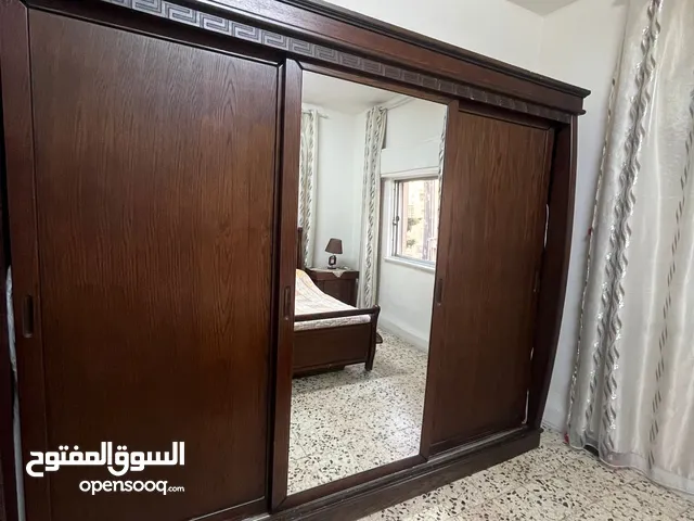غرفه نوم بحاله جيده