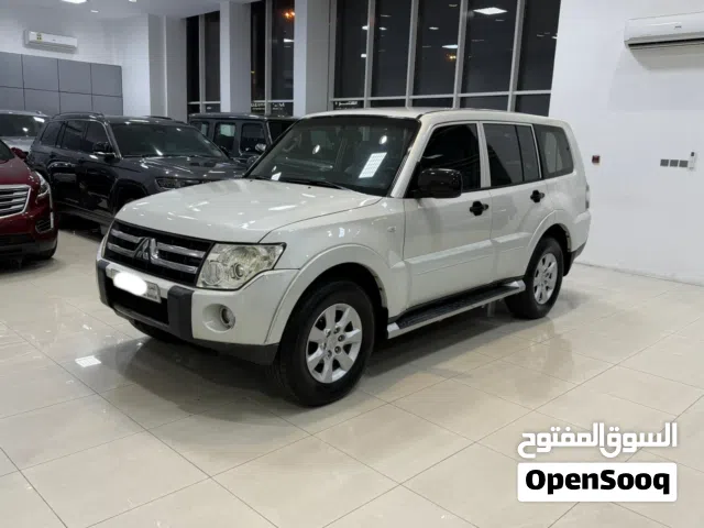 Mitsubishi Pajero 2009 (White)