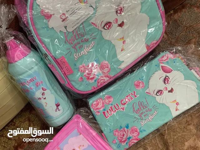 حقيبة مدرسية جديدة