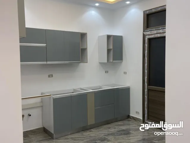 شقة للايجار في طرابلس سيدي خليفة  تشطيب حديد سعر الايجار  2300 دينار