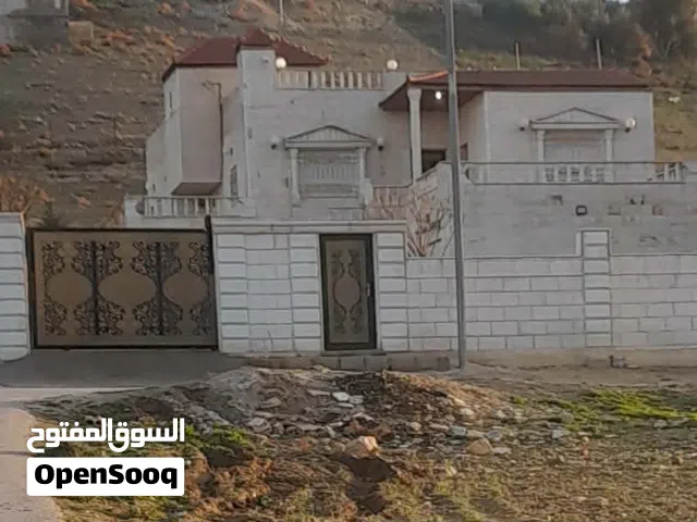 160 m2 3 Bedrooms Townhouse for Sale in Mafraq Fa'