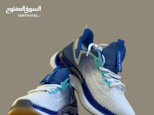 حذاء رياضي طبي بقاعدة جلاتين تناسب يومك المتعب والطويل