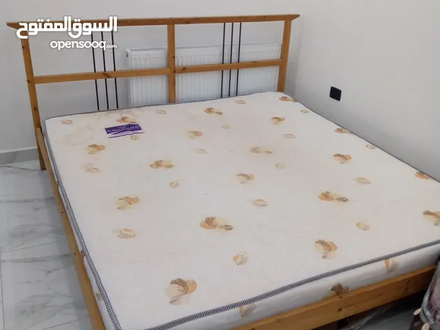 سرير مجوز مع فرشه طبيه