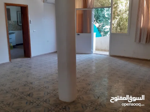 160 m2 2 Bedrooms Villa for Rent in Tripoli Edraibi