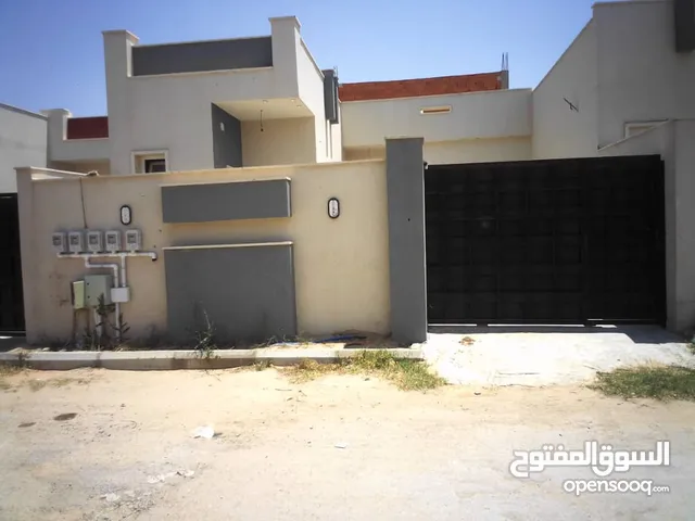 140 m2 3 Bedrooms Townhouse for Sale in Tripoli Ain Zara