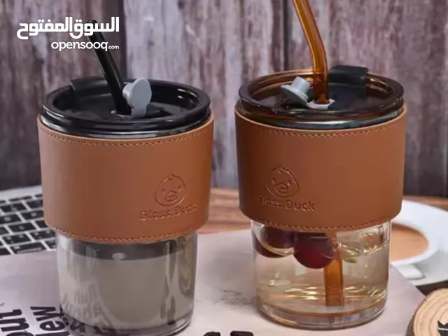 كاسة مع ماصة وغطاء