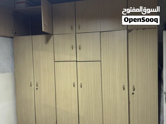 خزانة 6 درف طابقين وتواليت وطاولة جانبية
