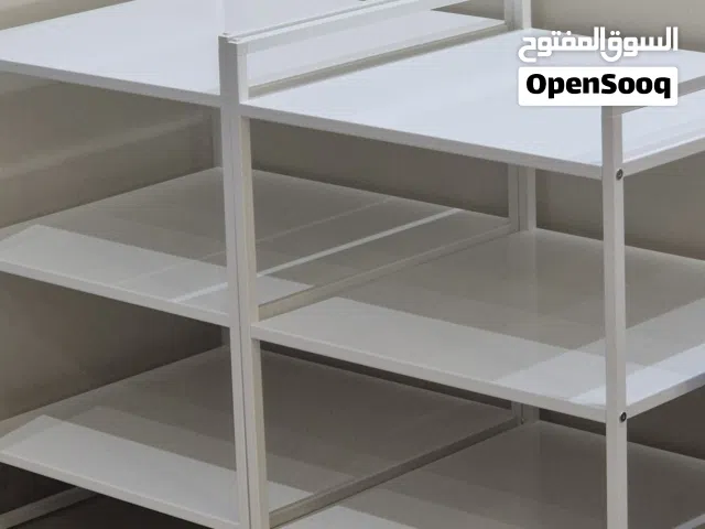 3 rakes shelfs