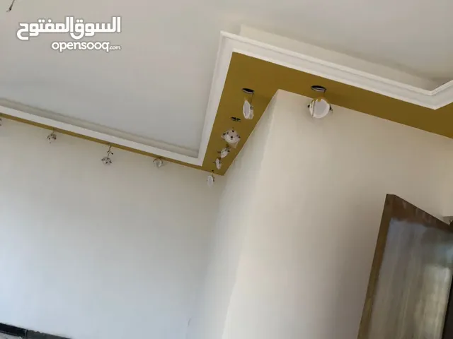 للبيع في حي الحسين دور واراضي