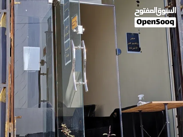 باب محل جام نظيف