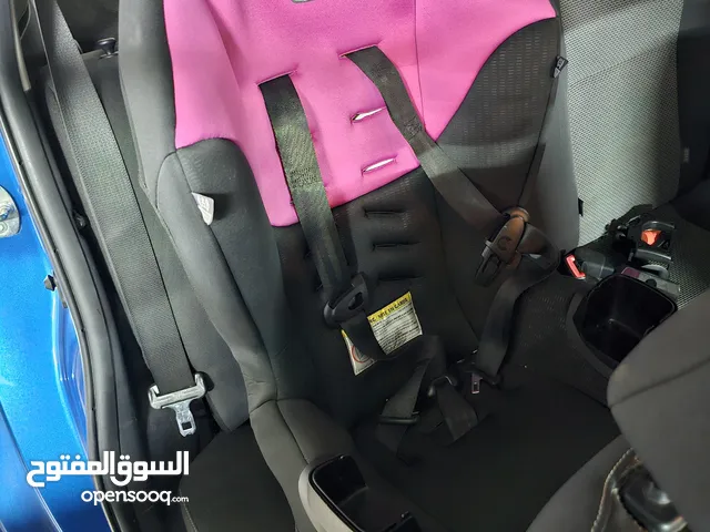 مقعد سيارة للاطفال من حديثي الولادة الى عمر 5 سنوات