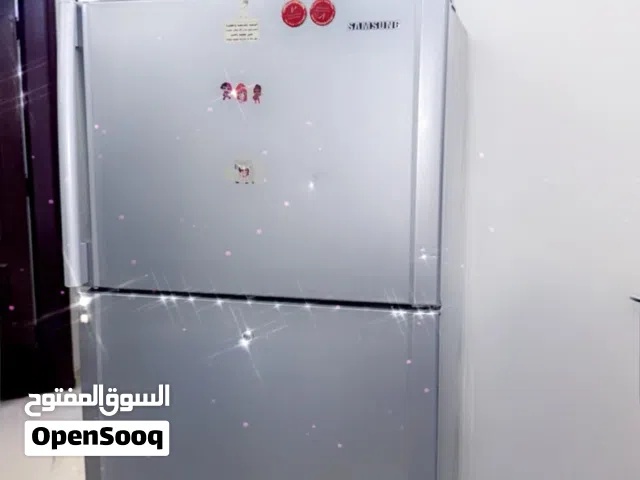 ثلاجه نظيف جدا شغاله وبارده جدا لبيع بسعر رخيص60 دينار