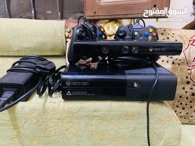 Xbox 360 نظيييف كررت ناقص له الكرتون حقه