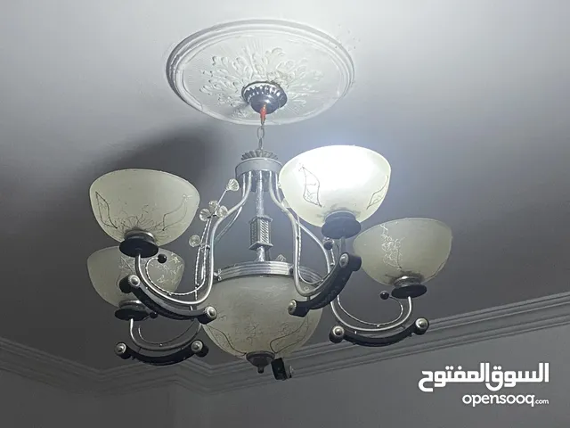 لدواعي السفر و لسرعه البيع نجفة بها خمس اطباق زجاج