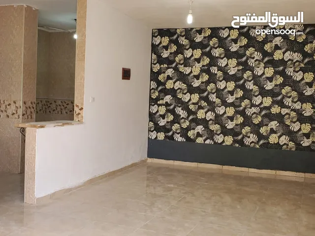 105 m2 2 Bedrooms Apartments for Rent in Salt Al Saro
