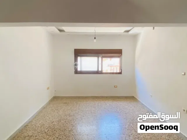 صاله تجاريه . 350 م . ايجار . نشاط مكتبيه عياده صاله رياضيه . بن عاشور.