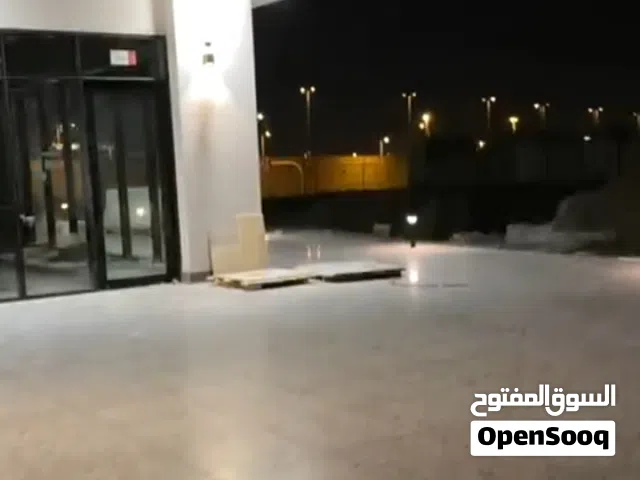 محل للايجار في مسقط هليز بمشروع بافيليون موقع جيد جدا