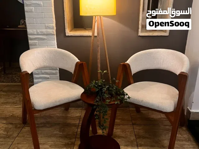 زوز كراسي وطاوله وانتري شبه جدد للبيع