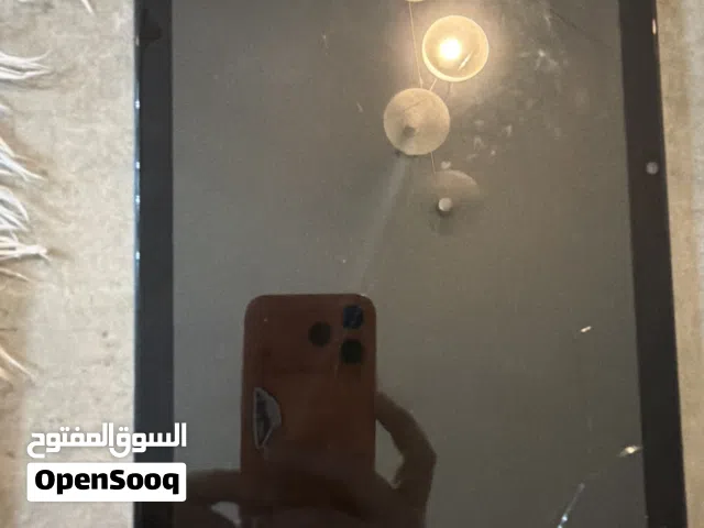 بشاشة حجمها 10.1 إنش.