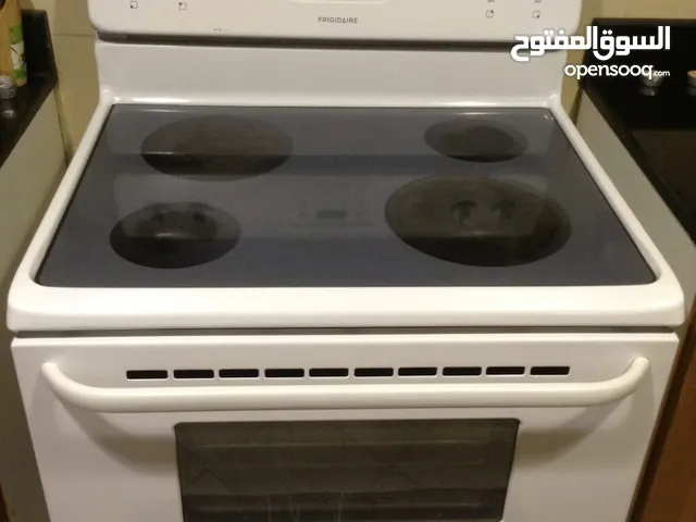 Electric oven/stove (Frigidaire brand) made in USA طباخ يحتوي غاز و فرن كهربائي