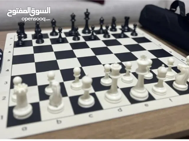 : رقعة شطرنج جلد + قطع + شنطة  شطرنج كامل وفاخر وكبير ومناسب للجميع