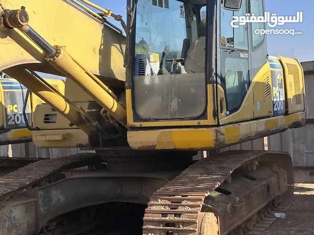 للبيع بوكلين كوماتسو داش 7 مقاس 200موديل 2008