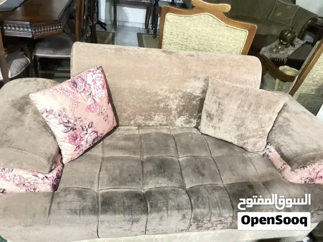 طقم كنب مستعمل للبيع 150دينار قابل للتفاوض