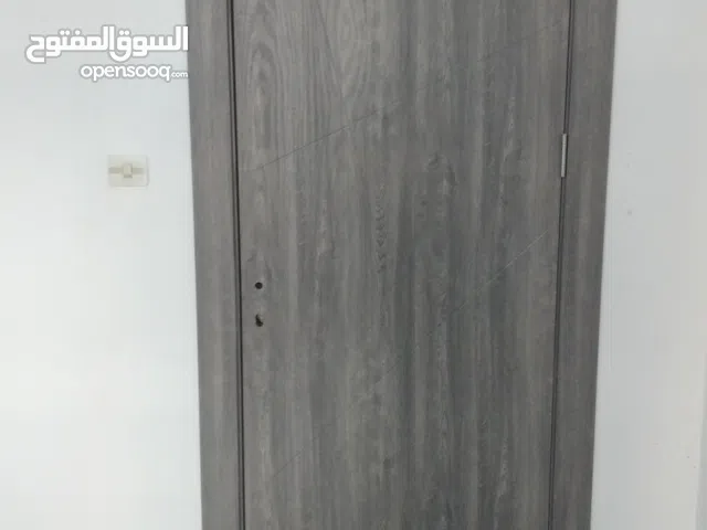 فني تركيب الابوب  او الاثات  او  بركيه الارض خشب