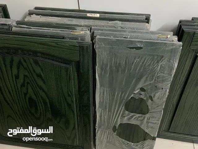 ابواب مطبخ خشب بلوط امريكي  ويمكن تصنيع هيكل للابواب لتصبح خزائن حسب تصميم المطبخ ويضاف سعر الخشب