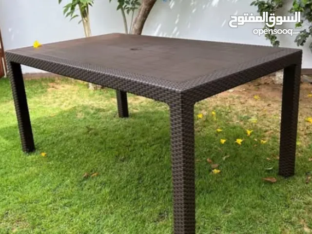 طاولة حدائق خارجيه بسعر مغري