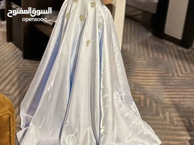 فستان خطبة او سهرة فخم