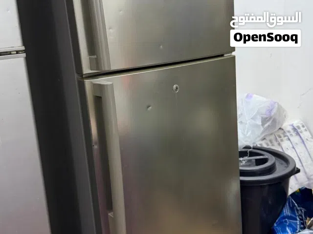 ثلاجة مستعمله بس تحتاج تصليح