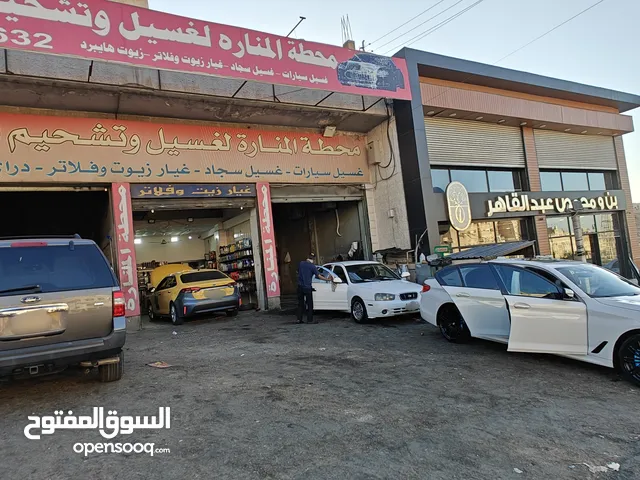 للبيع مغسلة ومشحمة سيارات بموقع مميز على طلوع المنارة