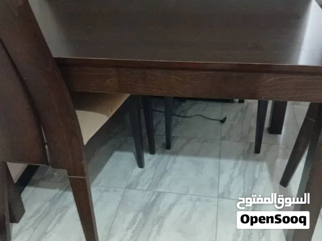 سرير + طاولة اكل  للبيع