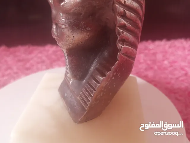 مجسم نحاس احمر وقاعده حجر