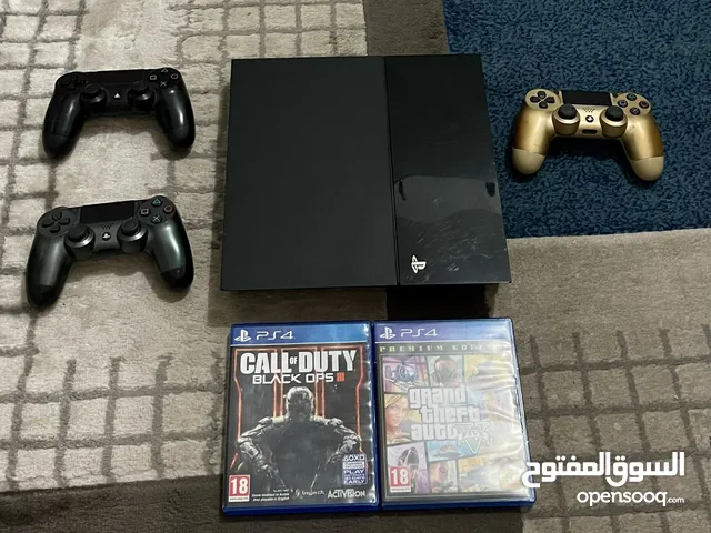Ps4 - 500 GB - Black - Perfect Condition - 3 Controllers - 2 games - GTA V - Call Of Dutf Black Opps