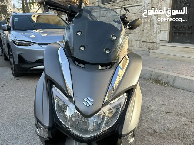 سكوتر سوزوكي بيرجمان ستريت 2020 بحالة ممتازة وجيدة جداً للبيع استعمال شخصي وخفيف بس تشوفة رح يعجبك