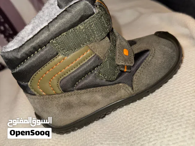 حذاءين اطفال شتويين