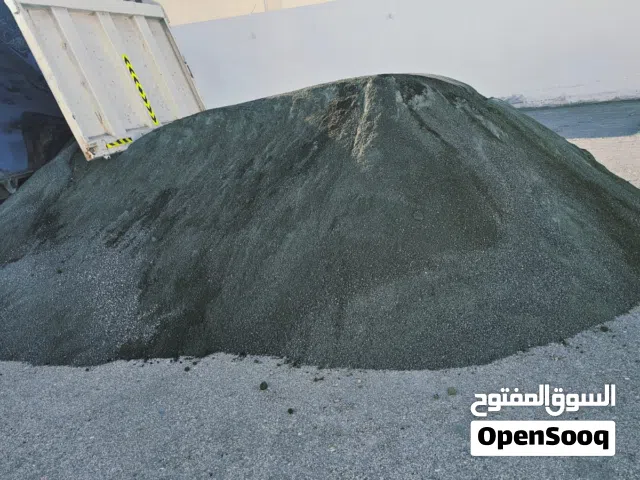 رمل بناء وطابوق عالي الجودة للبيع في أبوظبي.