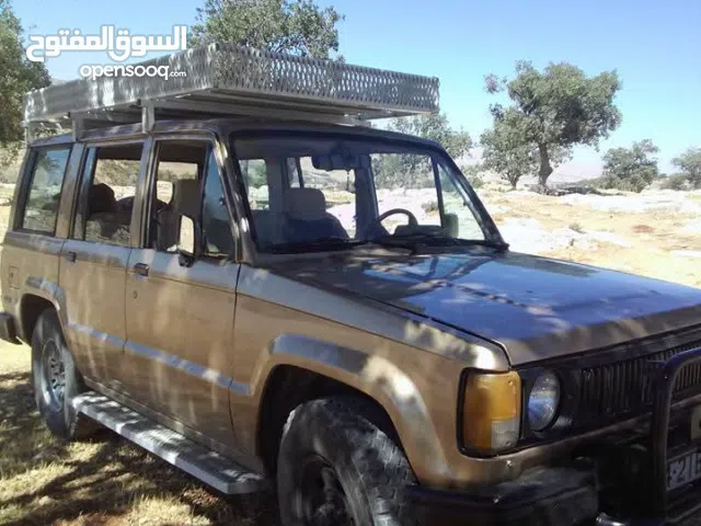 ايسوزو تروبر 83 للبيع قطع