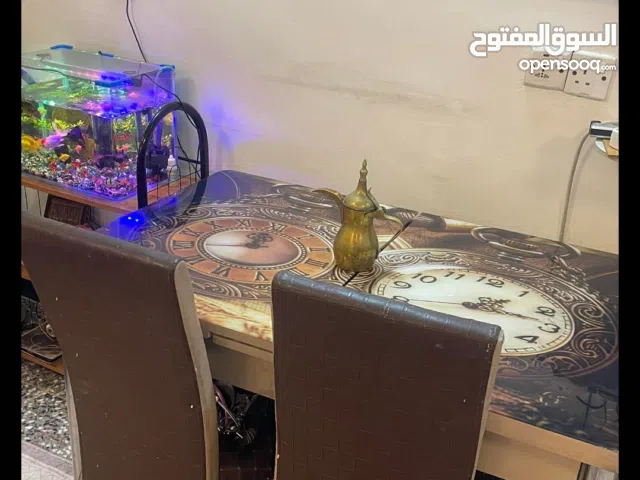 ميز طعام مستعمل