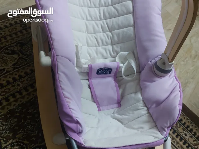 مقعد اطفال كوتة نوعchicco وتخت وعربة اطفال