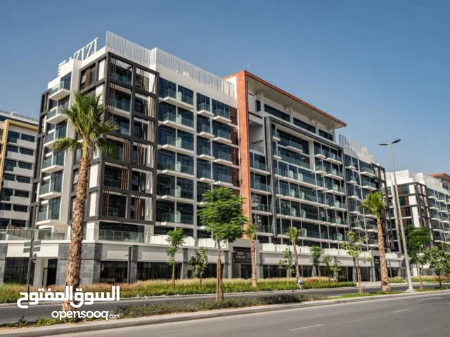 فرصه ذهبيه للتمليك شقه غرفه وصاله أو للاستثمار الجهه المقابله ل اكبر مول بالعالم والسعر لقطه جاهزه