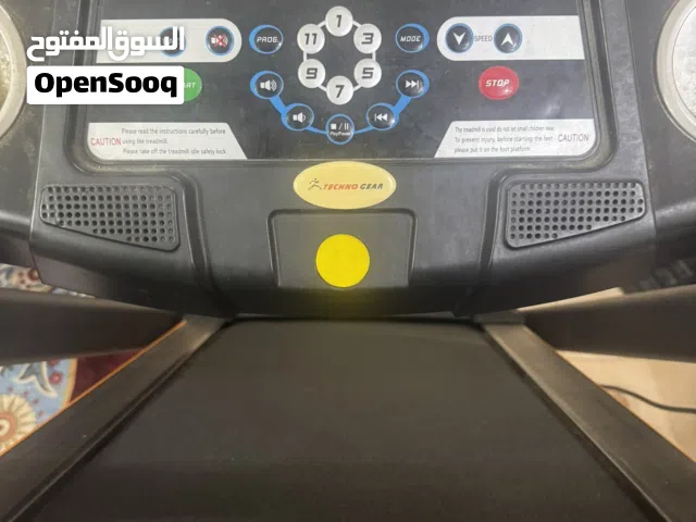 سير رياضي للكارديو باستخدام خفيف جداً