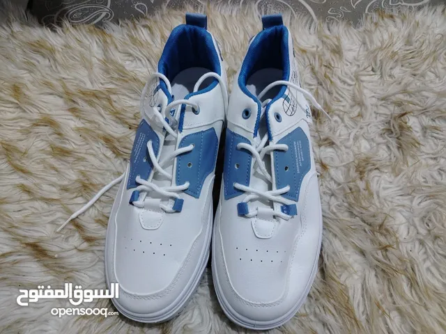 حذاء عالي ابيض ملون راقي