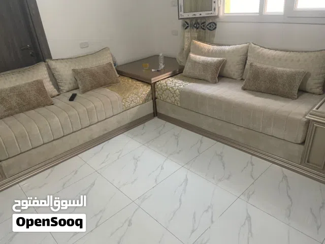 كزيوني خفيف نظيف جلسة مغربية راقيه بنشاف الربيع اقل من سوق السعر2300 د.ل جديده جديده خبش لا المقاس