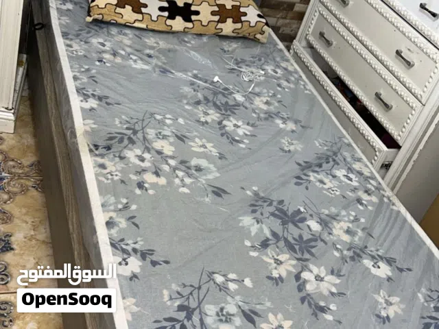 سرير مفرد مع فرشه جديده