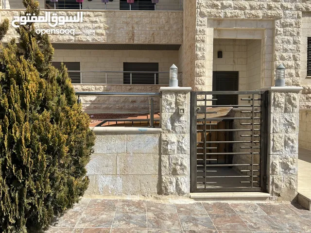 210 m2 5 Bedrooms Townhouse for Sale in Amman Naour